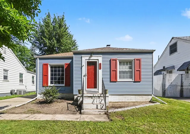 2nd image of 533 N Dexter Dr, Lansing, MI 48910 | MLS# 70544812