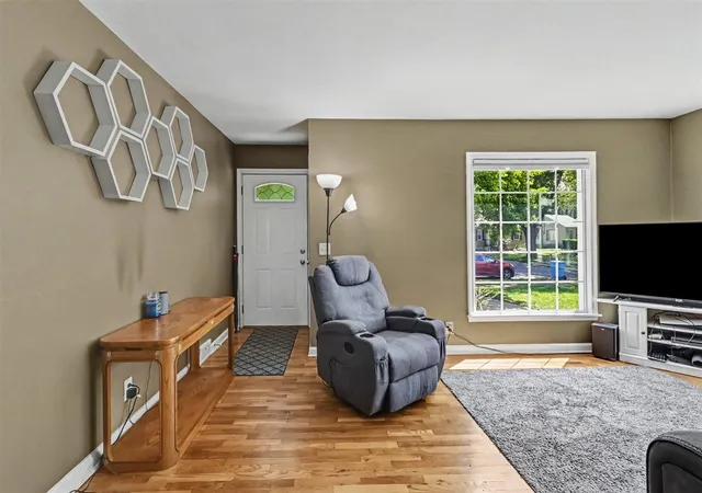 5th image of 533 N Dexter Dr, Lansing, MI 48910 | MLS# 70544812