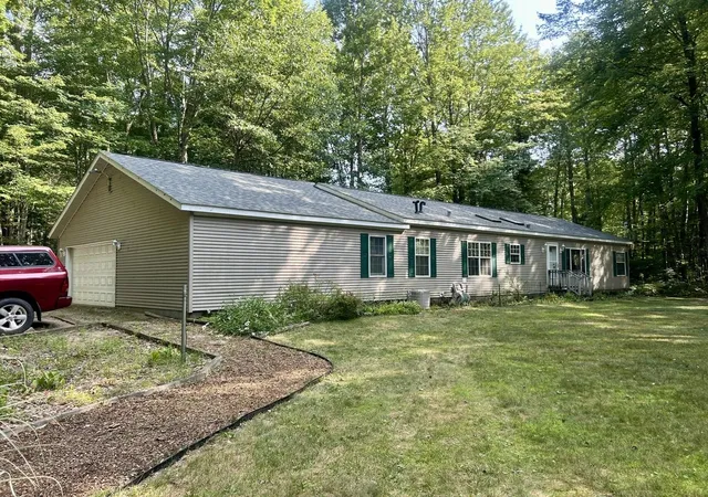 1st image of 866 Lakeshore Dr, Gladwin, MI 48624 | MLS# 50216244