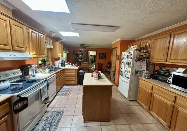 Photo 4 of Sale Pending at 866 Lakeshore Dr, Gladwin, MI 48624 | MLS# 50216244 | Listing updated on 2026-09-14