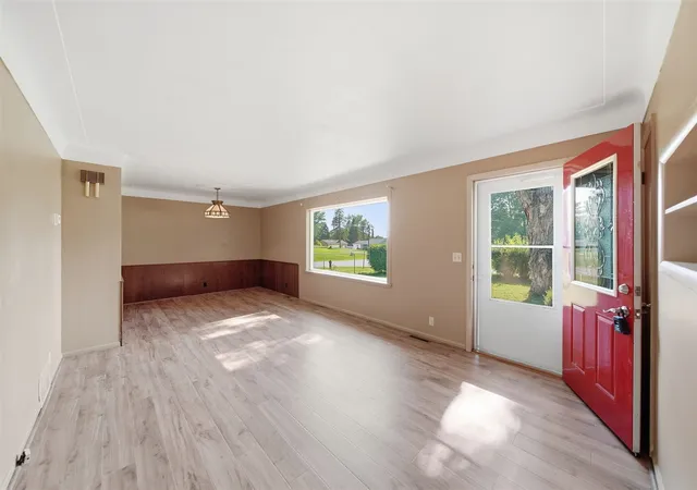 Photo 3 of Single family home for sale at 5445 Sharon Dr, Jackson, MI 49203 | MLS# 70545986 | Listing updated on 2026-08-31