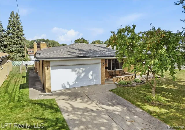 Photo 4 of Sale Pending at 27756 Newport Dr, Warren, MI 48088 4643 | MLS# 61024235 | Listing updated on 2026-09-10