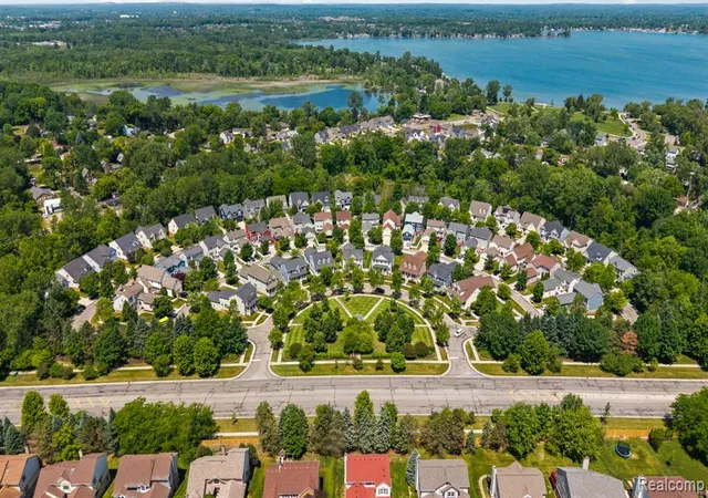 Photo 4 of Single Family Residence at 43126 Alcott Cir, Novi, MI 48377 | MLS# 61002323 | | Sold on 2026-07-14