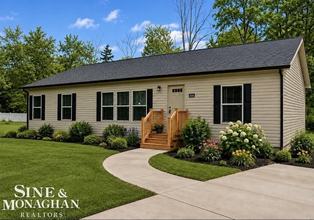 Homes for sale in Algonac, MI | 2060 Washington St, Algonac, MI 48001 | MLS# 50207318