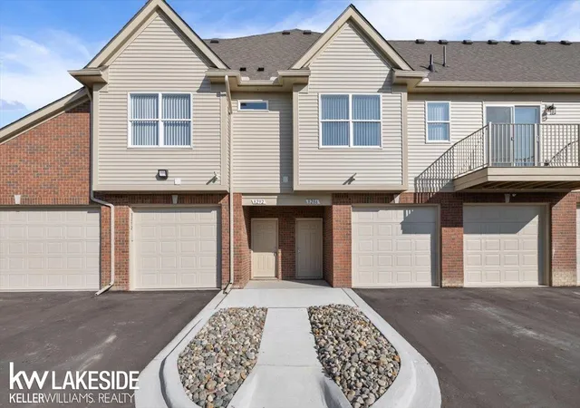 Condo for sale at 8286 Heywood Cir, Sterling Heights, MI 48312 | MLS# 50160590 | Listing updated on 2025-03-27