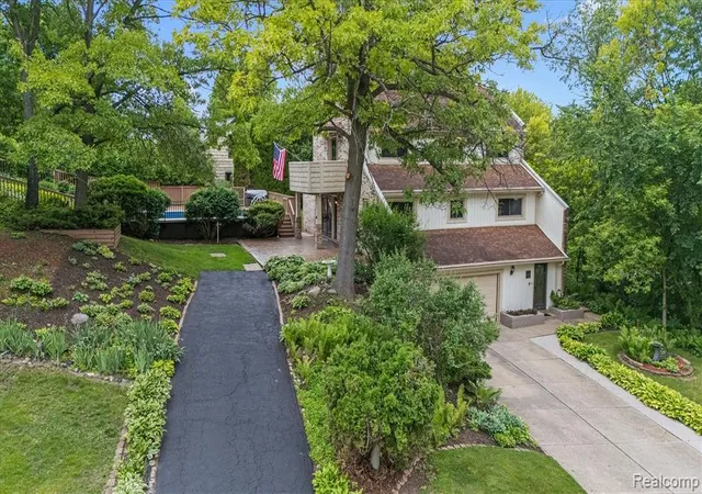 Photo 5 of Single Family Residence at 3325 Proctor Ln, Oakland, MI 48363 | MLS# 61003659 |  | Sold on 2026-08-10