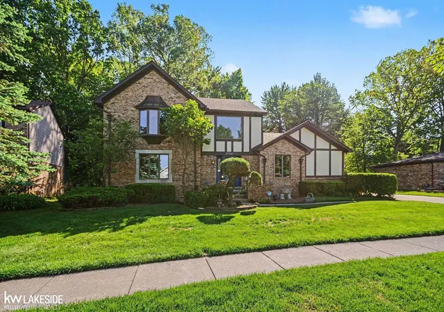 Homes for sale in Shelby Township, MI | 47744 Westlake Dr, Shelby Township, MI 48315 | MLS# 50209640
