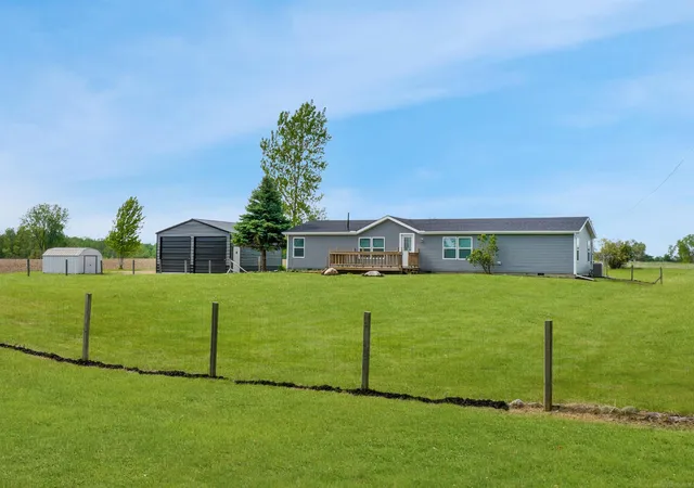 Homes for sale in Yale, MI | 13352 Norman Rd, Yale, MI 48097 | MLS# 50209269