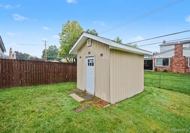 27th image of 32343 Cambridge Dr, Warren, MI 48093 | MLS# 60994877