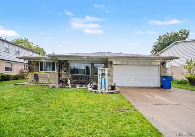 3rd image of 32343 Cambridge Dr, Warren, MI 48093 | MLS# 60994877