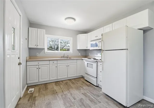 4th image of 2164 Savoy Ave, Burton, MI 48529 | MLS# 60992211