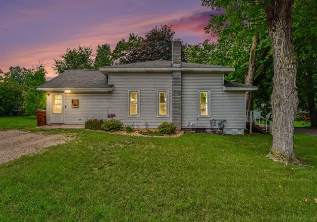 Photo 3 of Sale Pending at 326 Beech St, Freeport, MI 49325 | MLS# 70555256 | Listing updated on 2026-08-30