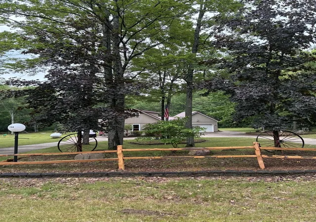 4th image of 108 Deerwood Ct, Roscommon, MI 48653 | MLS# 70501422