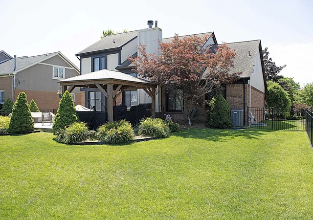 Photo 4 of Single Family Residence at 21175 Briar Rose Dr, Macomb, MI 48044 | MLS# 50213124 | | Sold on 2026-08-12
