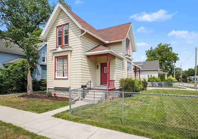 Photo 3 of Single family home for sale at 2023 4th Street, Bay City, MI 48708 | MLS# 50218258 | Listing updated on 2026-09-02