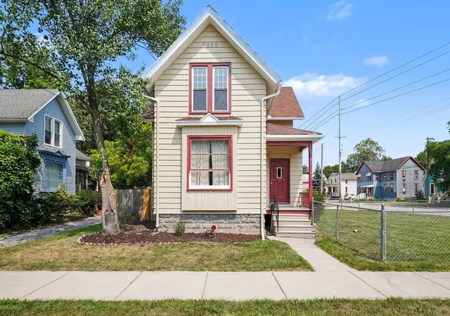Photo 3 of Single family home for sale at 2023 4th Street, Bay City, MI 48708 | MLS# 50218258 | Listing updated on 2026-09-02