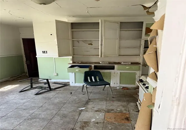 3rd image of 6015 Pennsylvania St, Detroit, MI 48213 | MLS# 60925165
