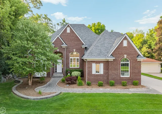 Photo 2 of Single Family Residence at 53 Evaline Dr, Troy, MI 48085 | MLS# 50213789 |  | Sold on 2026-08-05