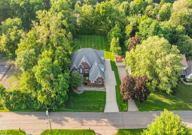 Photo 5 of Single Family Residence at 53 Evaline Dr, Troy, MI 48085 | MLS# 50213789 |  | Sold on 2026-08-05