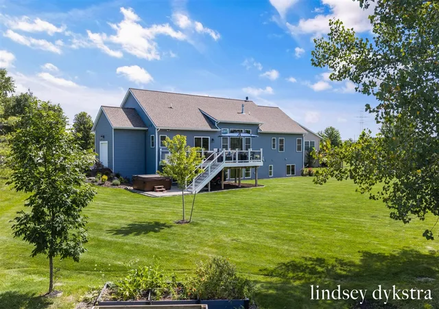 Photo 2 of Sale Pending at 2402 Stable Dr, Hudsonville, MI 49426 | MLS# 70554902 | Listing updated on 2026-09-03