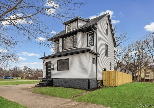 2nd image of 2554 Parker St, Detroit, MI 48214 1890 | MLS# 60980371