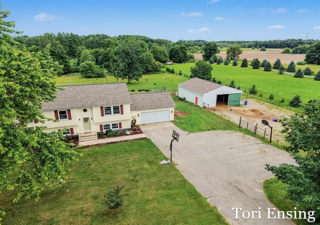 Homes for sale in Rockford, MI | 9137 Peterson St, Rockford, MI 49341 | MLS# 70542332