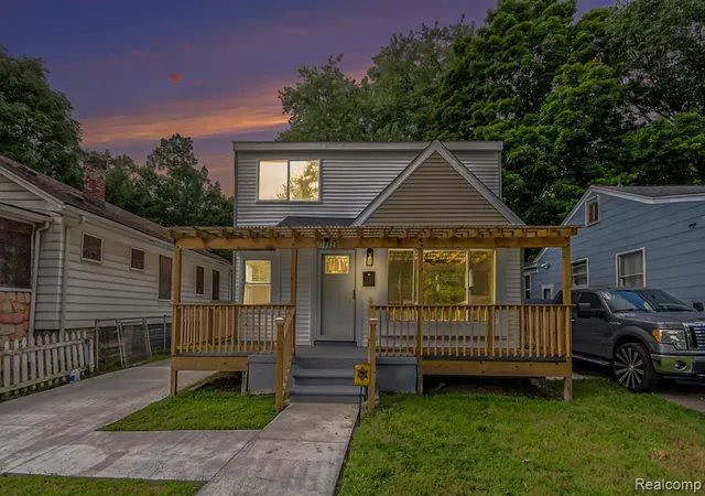 1st image of 17583 Pierson St, Detroit, MI 48219 2520 | MLS# 60933262