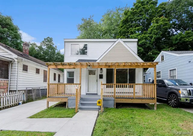 2nd image of 17583 Pierson St, Detroit, MI 48219 2520 | MLS# 60933262