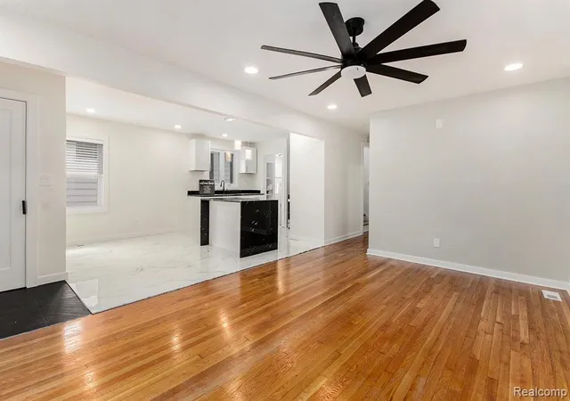 5th image of 17583 Pierson St, Detroit, MI 48219 2520 | MLS# 60933262
