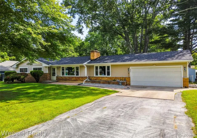 1st image of 2546 Oakwood Dr, Port Huron, MI 48060 | MLS# 61023018