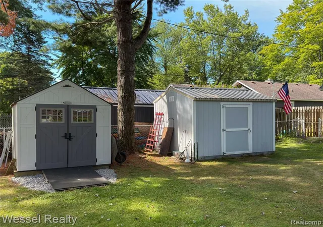 29th image of 2546 Oakwood Dr, Port Huron, MI 48060 | MLS# 61023018
