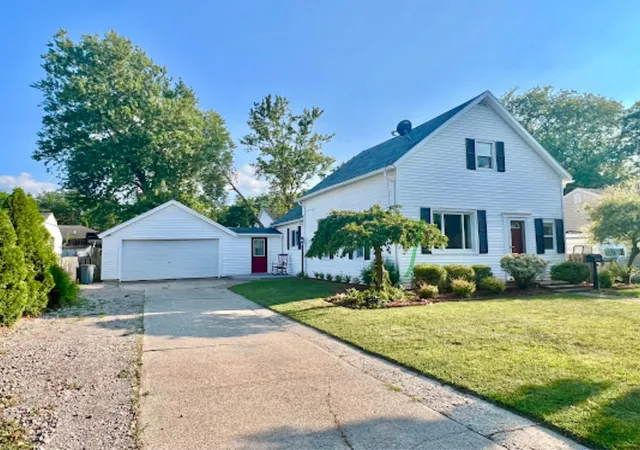 Photo 18 of Single family home for sale at 2100 Tackle St, Essexville, MI 48732 | MLS# 50218117 | Listing updated on 2026-10-06