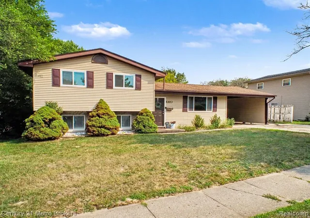 2nd image of 419 Laurie Dr, Flushing, MI 48433 | MLS# 61020393