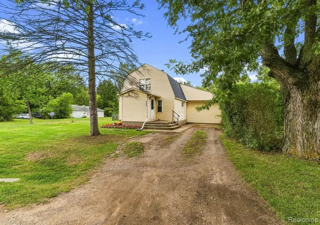 Photo 2 of Sale Pending at 5363 Sitka St, Burton, MI 48519 1521 | MLS# 61024414 | Listing updated on 2026-09-12