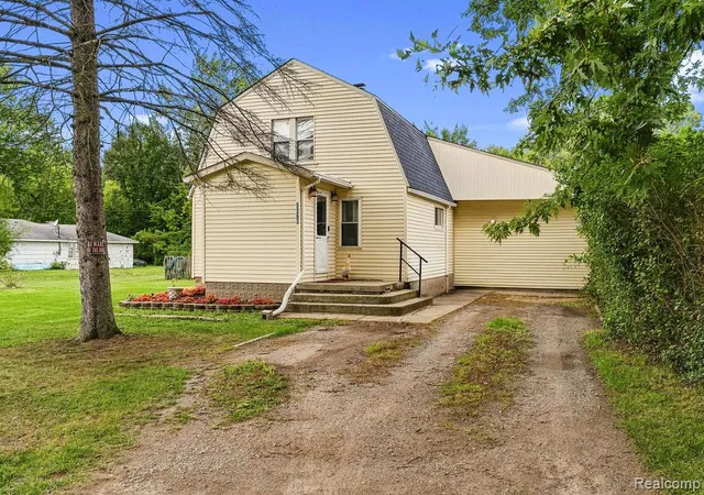Photo 3 of Sale Pending at 5363 Sitka St, Burton, MI 48519 1521 | MLS# 61024414 | Listing updated on 2026-09-12