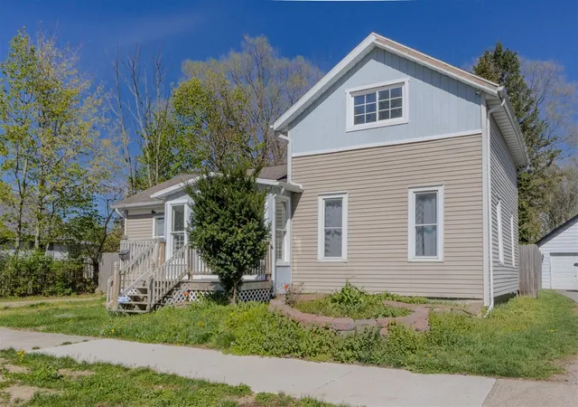 Homes for sale in Hartford, MI | 409 S Haver St, Hartford, MI 49057 | MLS# 70526658