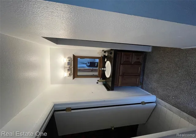 2nd image of 24738 Cashmere Ct, Southfield, MI 48033