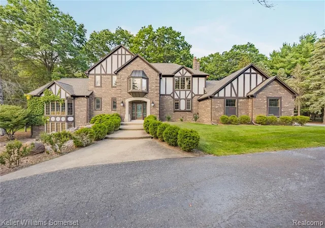Photo 4 of Single family home for sale at 1290 Sunniwood Pl, Rochester, MI 48306 | MLS# 61024438 | Listing updated on 2026-09-04