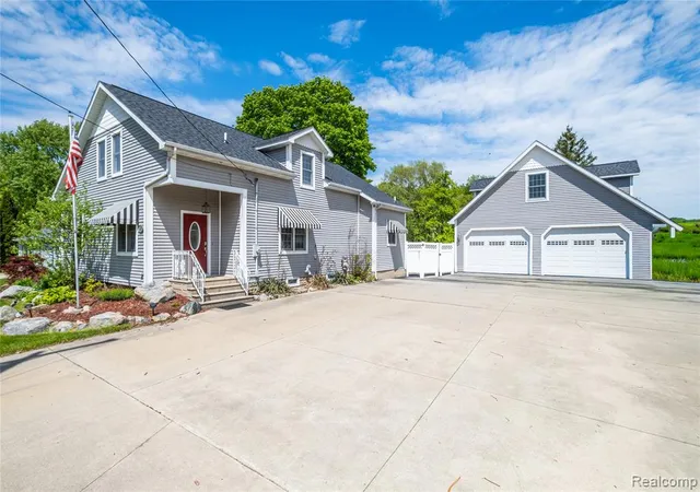 1st image of 1255 Glendale St, Burton, MI 48509 | MLS# 60997141