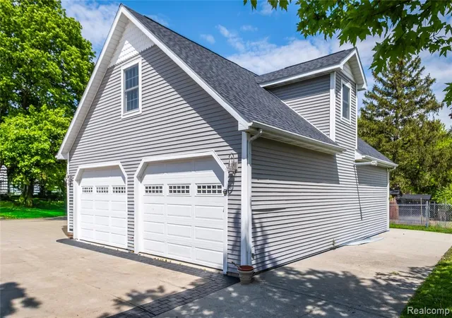 3rd image of 1255 Glendale St, Burton, MI 48509 | MLS# 60997141