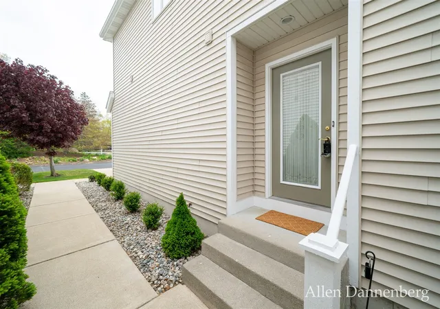 2nd image of 845 Bluff Creek Dr, Grand Haven, MI 49417 | MLS# 70531232
