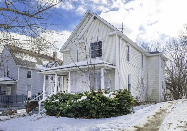 3rd image of 611 Emmet St, Ypsilanti, MI 48197 | MLS# 70542935