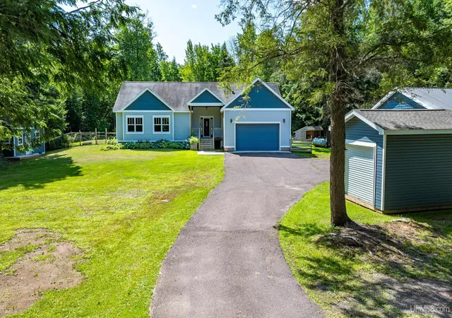 Photo 2 of Single family home for sale at 25659 S Entry Rd, Chassell, MI 49916 | MLS# 50215939 | Listing updated on 2026-08-27