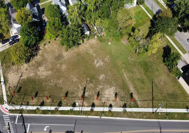 2nd image of 812 Greenwood Ave, Jackson, MI 49203 | MLS# 70299221