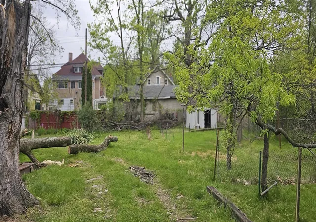 2nd image of W Manchester St, Battle Creek, MI 49037 | MLS# 70533080