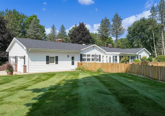 4th image of 1810 E Mill St, Hastings, MI 49058 | MLS# 70520908