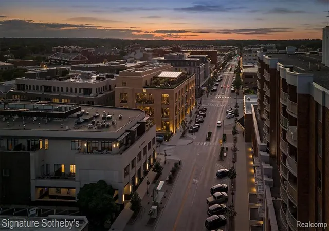 Listing Photo 2 - Condo for sale in building located at 411 S Old Woodward Ave, Birmingham, MI 48009 - Unit #704