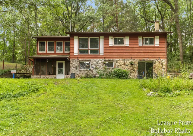 1st image of 817 W Kirby Rd, Battle Creek, MI 49017 | MLS# 70552419