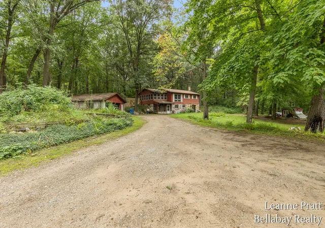 2nd image of 817 W Kirby Rd, Battle Creek, MI 49017 | MLS# 70552419