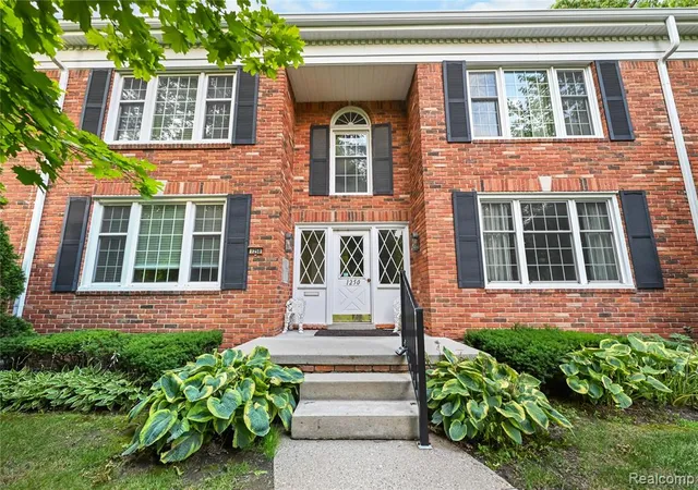 Homes for sale in Bloomfield Hills, MI | 1250 Trailwood Path, Bloomfield Hills, MI 48301 | MLS# 61000677